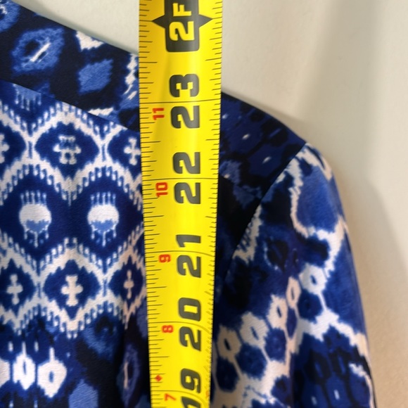 Zenergy by Chicos abstract print in blue white pattern size 2. - Picture 7 of 7